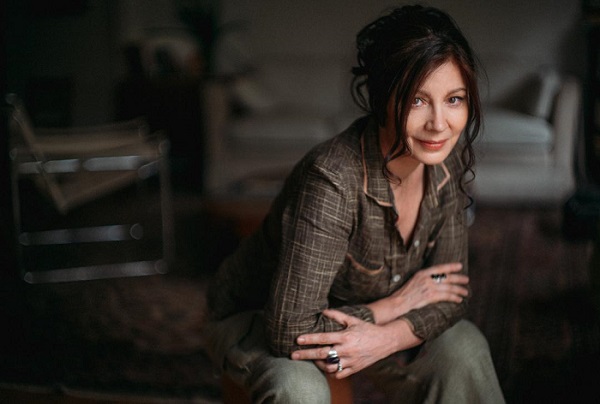 Isabel de Sebastián adelanta material de Estudio «Corazonada»