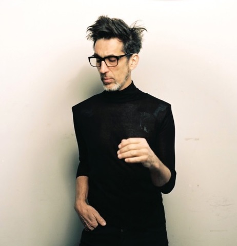 Diego Frenkel presenta dos sets como autor, cantante e instrumentista