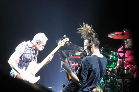 Red Hot Chili Peppers vende su catálogo