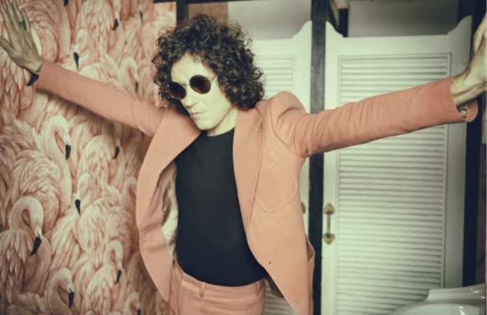 El dúo de rock alternativo ÄSTRA lanzó su sencillo «De la Piel para Adentro»