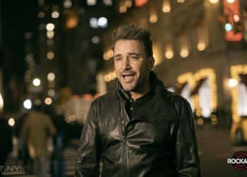 Douglas fue nominado al EMMY en Nueva York por mejor composición musical junto a la cadena Telemundo, por la canción “Se viene la navidad”