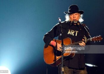 Spotify eliminará música de Neil Young a pedido suyo