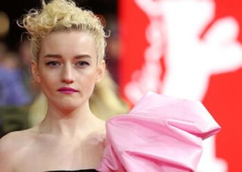 Julia Garner será Madonna