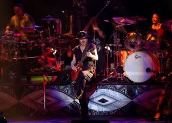 Santana se descompuso en el escenario por el calor