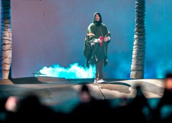 Bad Bunny armó una fiesta playera de baile y color en Vélez