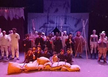 Orquesta Atípica del Grupo de Teatro Catalinas Sur presenta «Quién es el Jefe» en La Boca