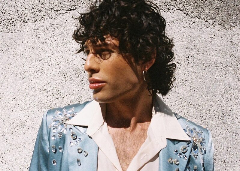 Leo Rizzi lanza nuevo y pegadizo adelanto, «Cielo violeta»