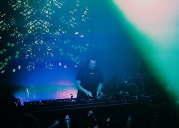 DJ Tiësto se une al grupo Rudimental y la cantautora Absolutely para el single «Waterslides»