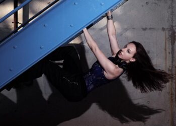 Flavia Abadía presenta su nueva propuesta titulada «Mala»