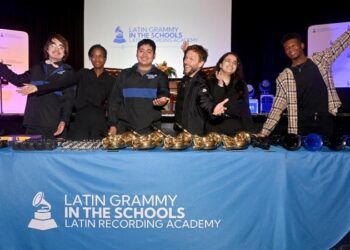 Noel Schajris se une al programa altruista «Latin Grammy®» en las escuelas