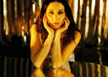 Francisca Valenzuela cruza las fronteras del amor con su sencillo “Continente”