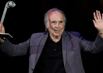 València se rinde ante Serrat, Manuel Vicent y Lola Herrera en los premios Pop Eye