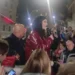 Laura Pausini lanzó «Ciao» desde un bus en Milán