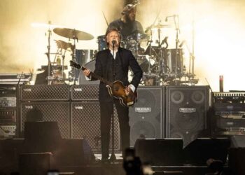 Paul McCartney hizo vibrar al Monumental en un show lleno de emociones