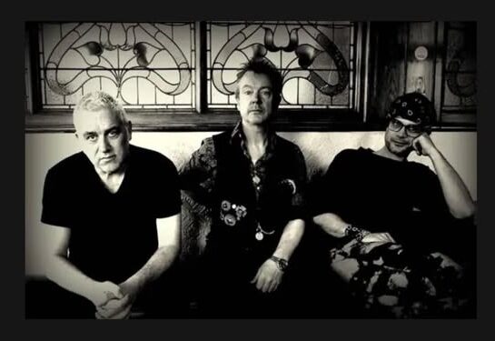 El trío de gothabilly de Manchester INCA BABIES lanzó último álbum ‘Ghost Mechanic Nine’