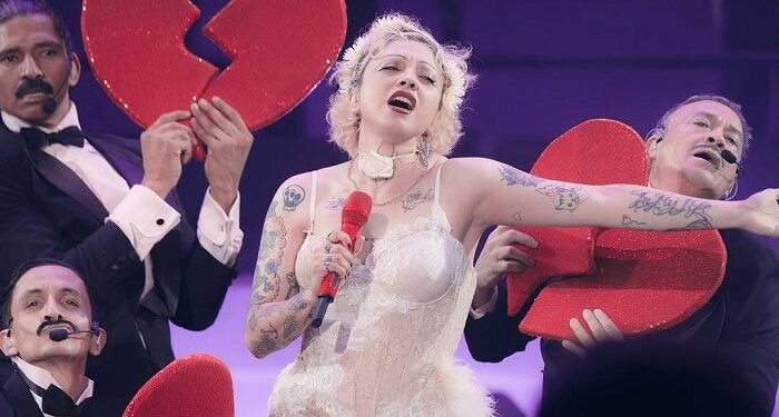 Mon Laferte estremece Latinoamérica con «Otra noche de llorar»