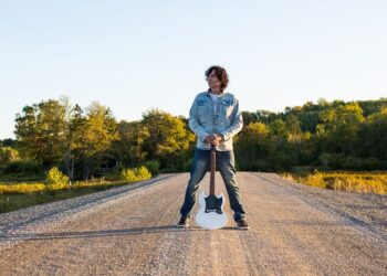 El galardonado cantautor canadiense Jon Mullane lanza su nuevo EP titulado ‘The Road’