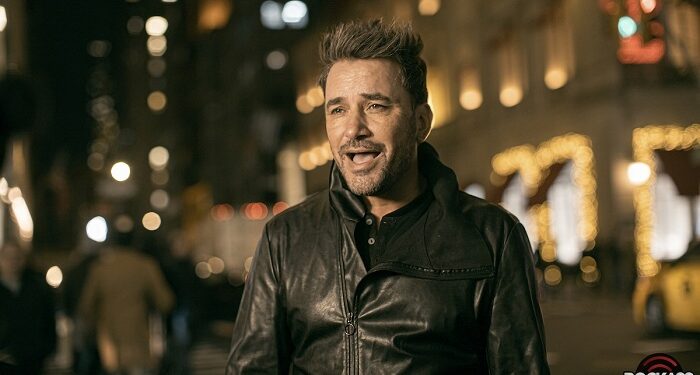 Douglas fue nominado al EMMY en Nueva York por mejor composición musical junto a la cadena Telemundo, por la canción “Se viene la navidad”