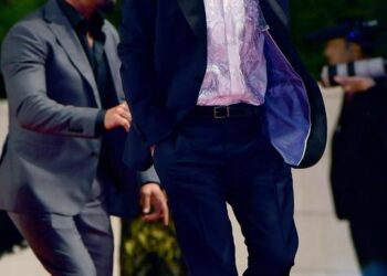 Mick Jagger pasa desapercibido en un bar