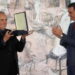 Joan Manuel Serrat fue condecorado