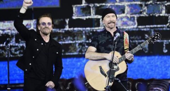 Bono, de concierto en el metro de Kiev
