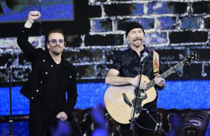 Bono, de concierto en el metro de Kiev