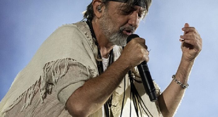 Babasónicos sigue con su «Bye bye Tour» y lanza su último disco en formato CD