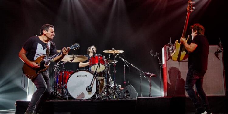 «Divididos» estrenó en las plataformas el registro de su histórico show en Tilcara de 2010