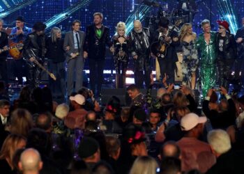 Dua Lipa, Kiki Dee y Brandi Carlile cantarán junto a Elton John en su último show en EEUU