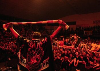 2 Minutos suma a Die Toten Hosen y Trueno para una nueva versión de su mayor éxito