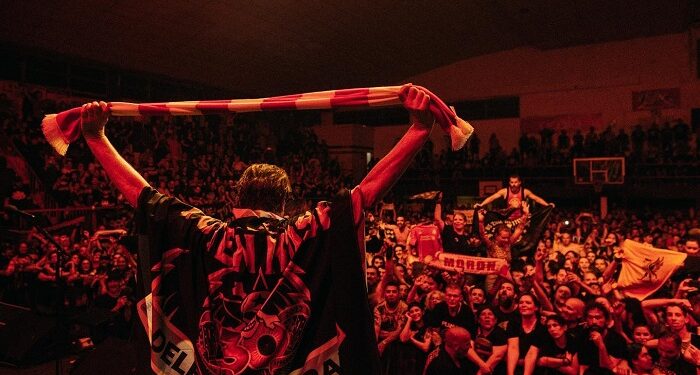 2 Minutos suma a Die Toten Hosen y Trueno para una nueva versión de su mayor éxito