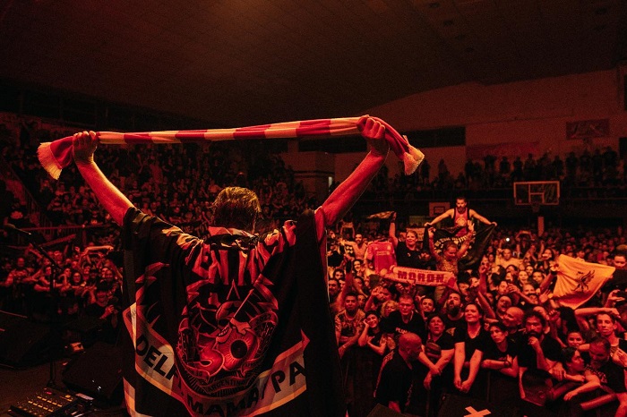 2 Minutos suma a Die Toten Hosen y Trueno para una nueva versión de su mayor éxito