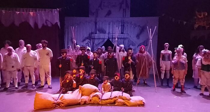 Orquesta Atípica del Grupo de Teatro Catalinas Sur presenta «Quién es el Jefe» en La Boca