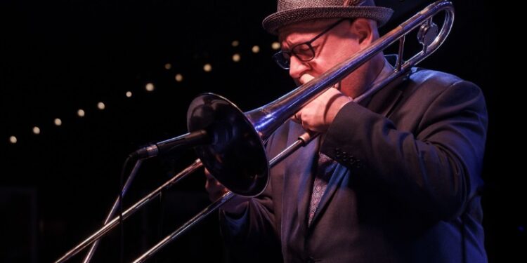La visita de Steve Davis brillante protagonista de la apertura del festival de jazz de verano