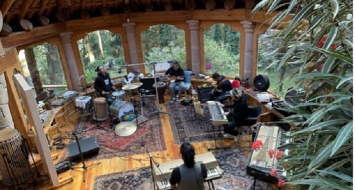 “Leche de tigre”, el nuevo álbum de Diamante Eléctrico, estará disponible desde el primero de marzo en todas las plataformas