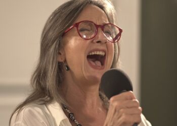 Liliana Vitale entrega nuevas canciones como «Pistas» para «curar y calmar»