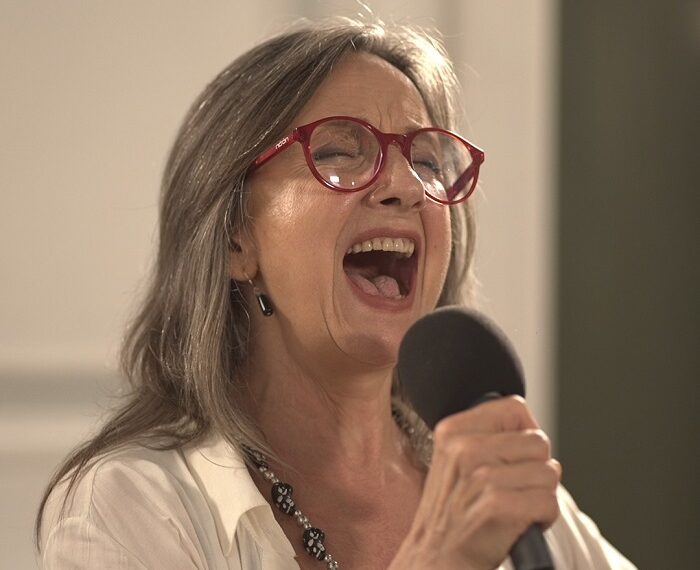 Liliana Vitale entrega nuevas canciones como «Pistas» para «curar y calmar»