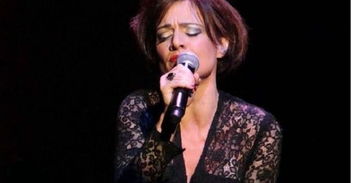 Virginia Innocenti vuelve con «En la luna, canciones de amor» en Pista Urbana