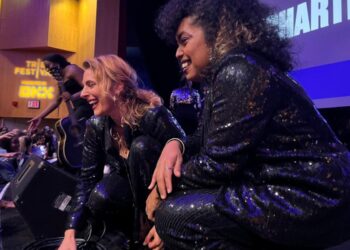 Flor de Toloache se une a Alicia Keys para una actuación sorpresa celebrando «She is the music»