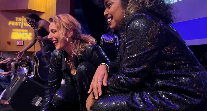 Flor de Toloache se une a Alicia Keys para una actuación sorpresa celebrando «She is the music»
