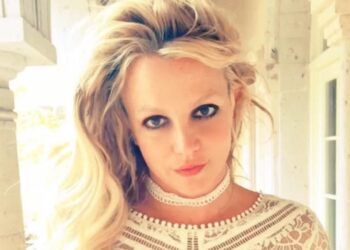 Britney Spears y Will.i.am lanzaron la canción «Mind Your Business»