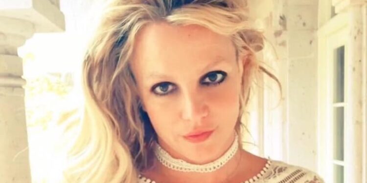 Britney Spears y Will.i.am lanzaron la canción «Mind Your Business»