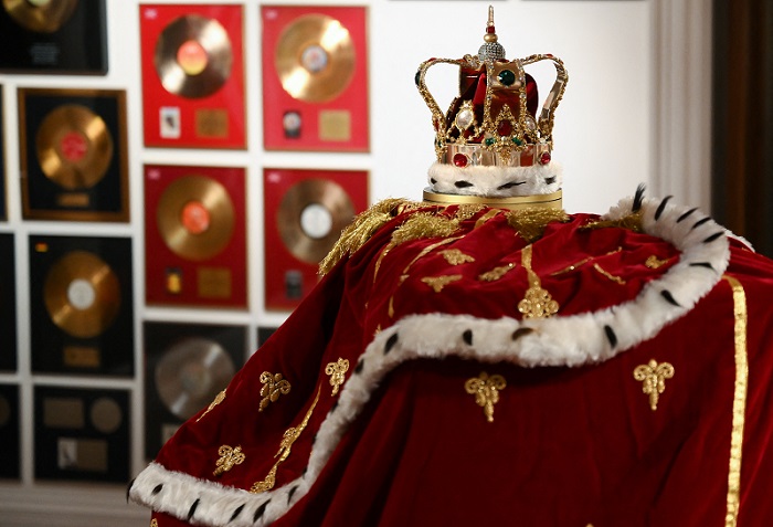 Los «tesoros» de Freddie Mercury, en una exposición previa a su subasta