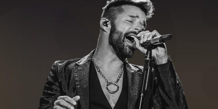 Ricky Martin con nueva versión de «Fuego de noche, nieve de día» con el mexicano Nodal