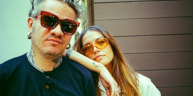 «Chicochica» presenta su sencillo debut «De vivir nadie se salva»: un himno revolucionario para la nueva generación de música latina