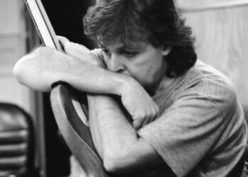 Fábrica alemana busca el desaparecido bajo que Paul McCartney usó en los inicios de The Beatles