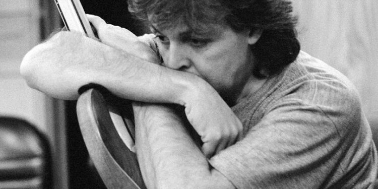Fábrica alemana busca el desaparecido bajo que Paul McCartney usó en los inicios de The Beatles