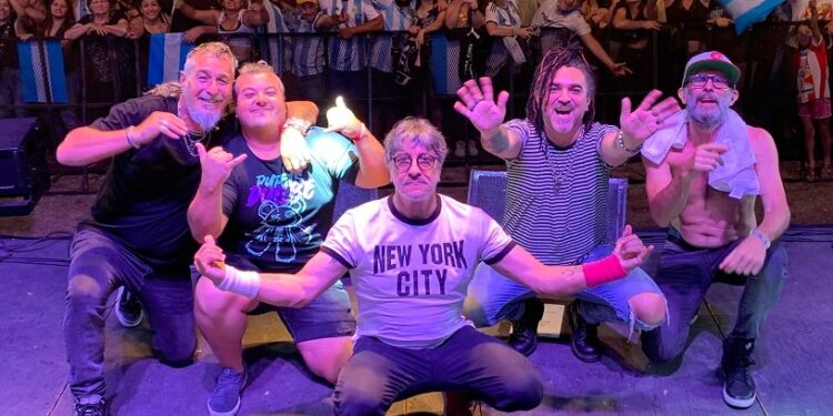 Kapanga informó la salida temporaria del guitarrista Maikel por una delicada enfermedad