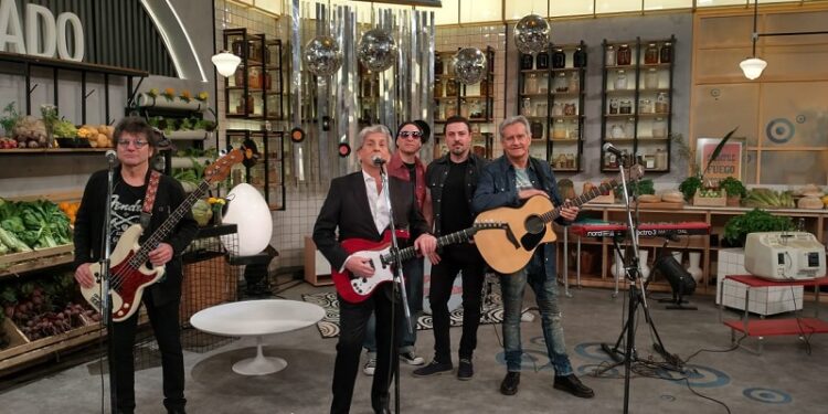 Roque Narvaja trae sus canciones este fin de semana largo marplatense