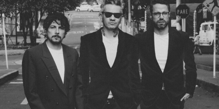 Diamante eléctrico estrena su himno de fiesta titulado “Algo bueno tenía que tener”